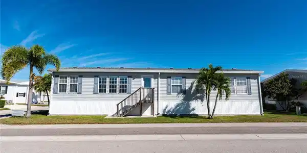 2 DEN HELDER AVENUE