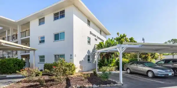 708 TAMIAMI TRAIL S