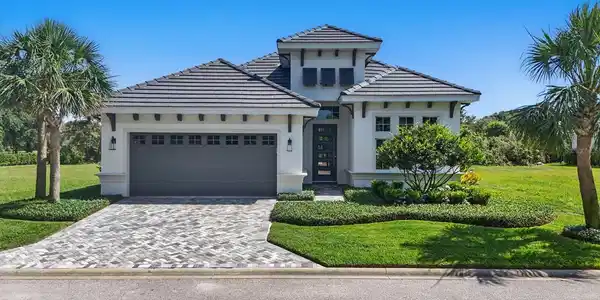 17 KINGFISHER LANE
