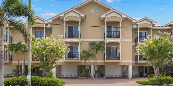 300 CAPRI BOULEVARD