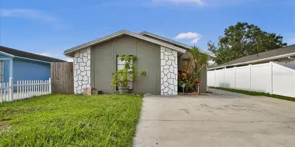 9112 SUFFIELD COURT