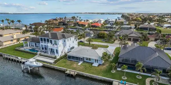 23 OCEAN DRIVE
