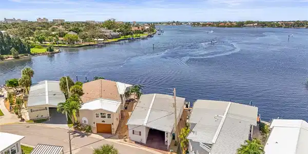 33 STARBOARD DRIVE