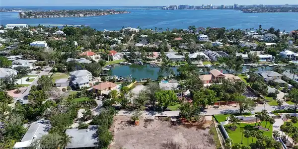 542 FREELING DRIVE