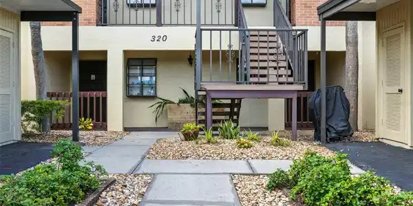 320 MISSION TRAIL N