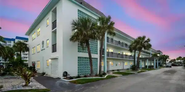 8 GLENCOE PLACE
