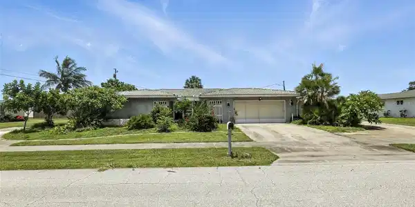 326 MANN AVENUE SE