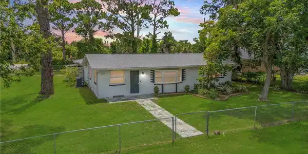 1607 INDIA PALM DRIVE