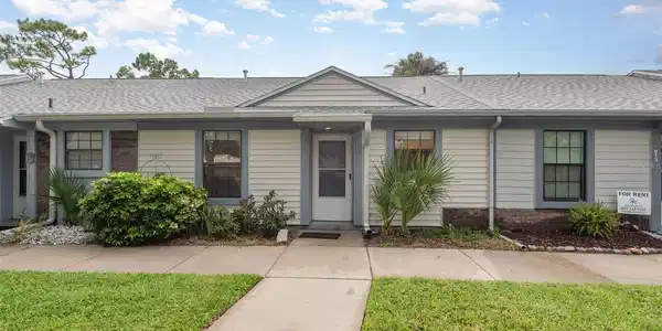 915 FAIRVILLA DRIVE
