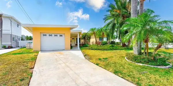 365 LA HACIENDA DRIVE