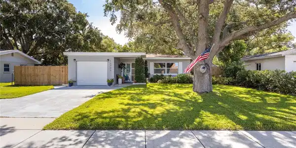 10095 OAKHURST RD