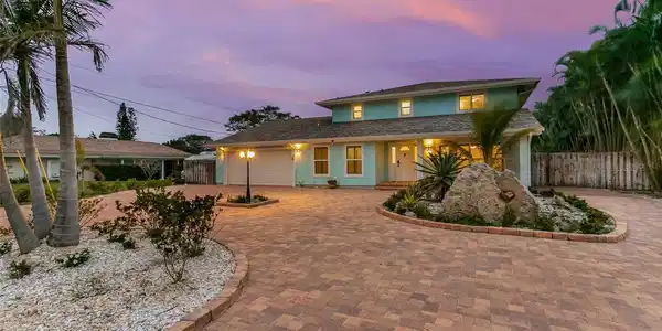 1105 MAGNOLIA DRIVE