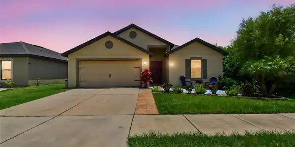 1715 CHATHAM GREEN CIRCLE