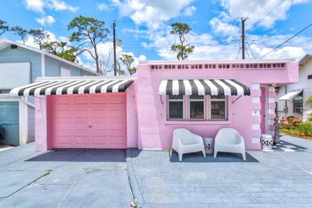 8 DESOTO STREET E