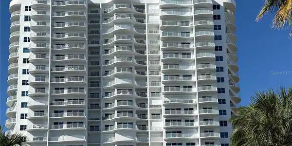 2 OCEANS WEST BOULEVARD