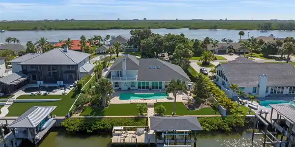 1216 COMMODORE DRIVE