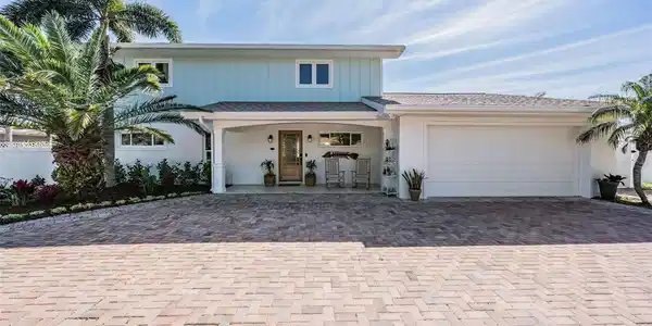 200 DRIFTWOOD DRIVE W