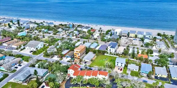 812 E GULF BOULEVARD
