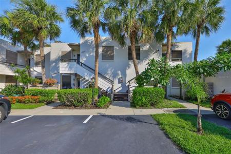 548 LAKESIDE DRIVE