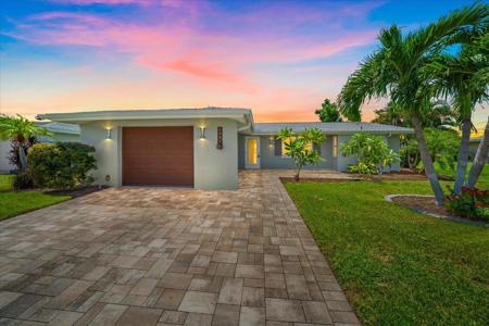 6841 ROXBURY DRIVE