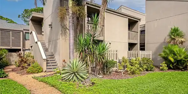 216 WOODLAND DRIVE