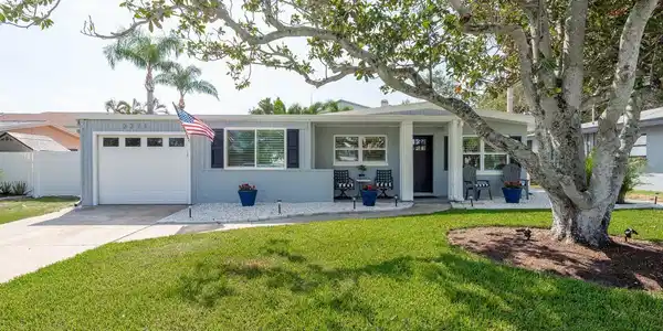 2271 CAROLYN DRIVE