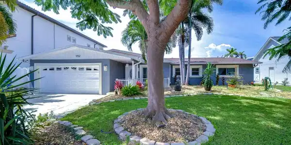 3912 FONTAINEBLEAU DRIVE