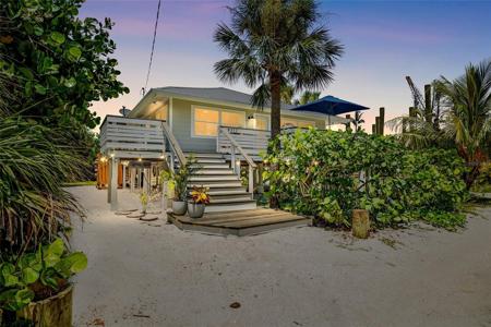 8312 GRAND (PEACOCK) AVENUE