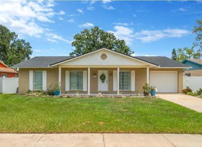 7217 CREEKWOOD COURT