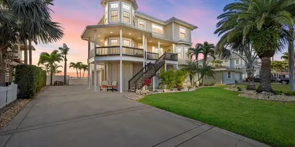 2438 BAYWOOD DRIVE W