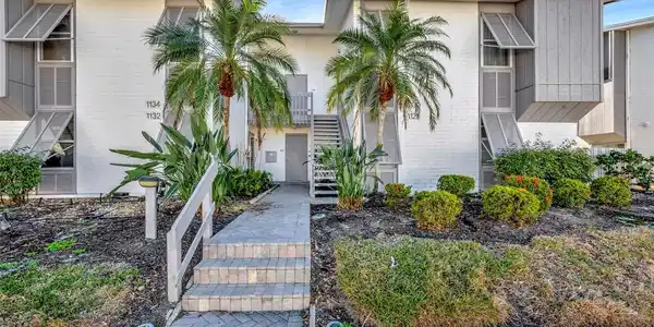 1130 W PEPPERTREE LANE