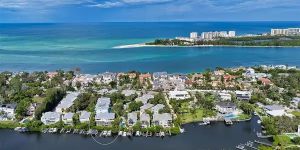 3925 HAMILTON CLUB CIRCLE