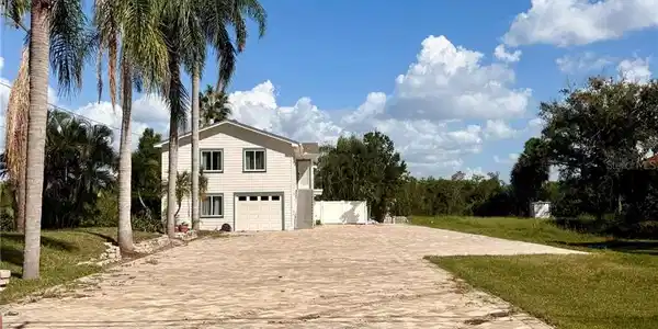8117 BAY DRIVE
