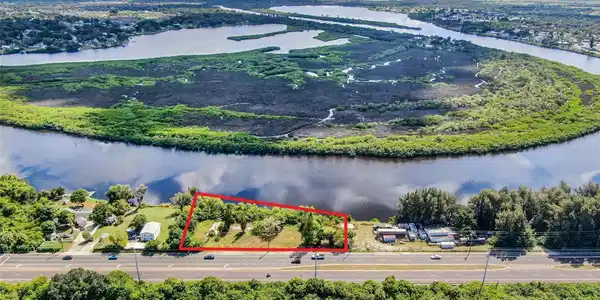 2508 S US HIGHWAY 41