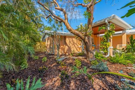 6806 PALM DRIVE