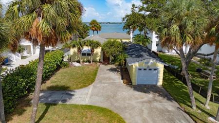 925 BAY ESPLANADE