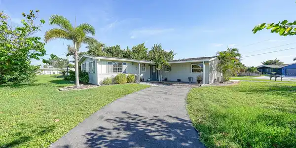 146 FRANCIS DRIVE NE