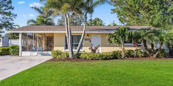 742 GOLF DRIVE