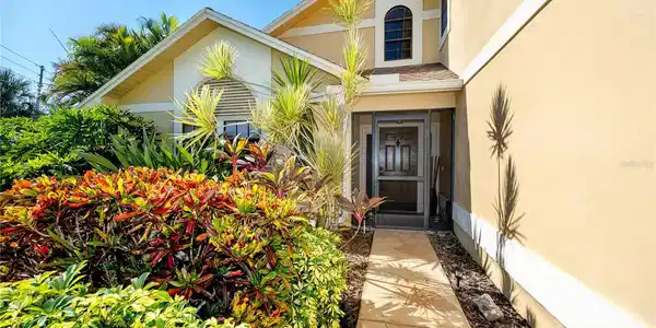 1229 HOLIDAY DRIVE