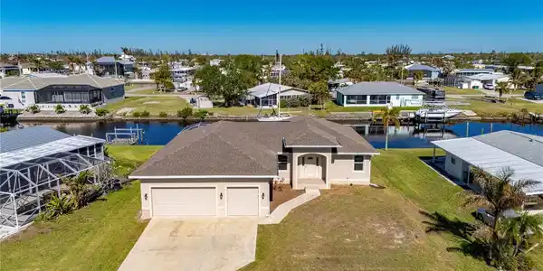 740 KINGFISH COURT