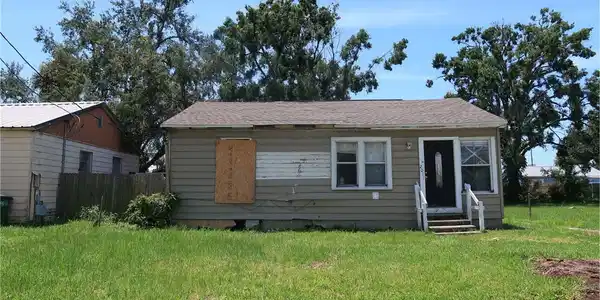 2011 OAKWOOD AVENUE