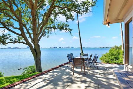 4 BAYBROOK PLACE