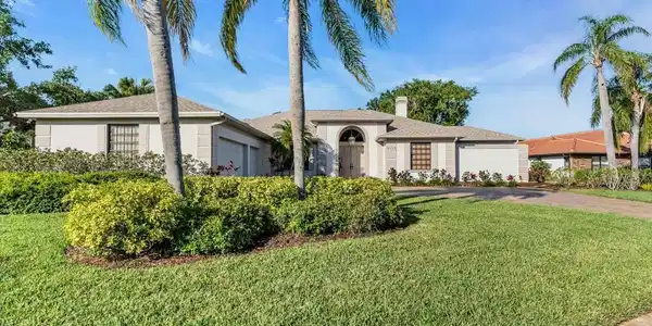 3113 LAKESIDE CIRCLE