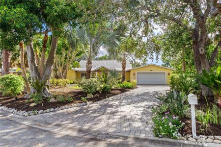 5215 CAPE LEYTE DRIVE