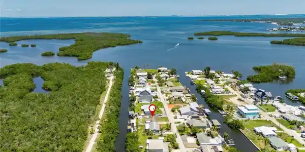 825 SEABREEZE DRIVE