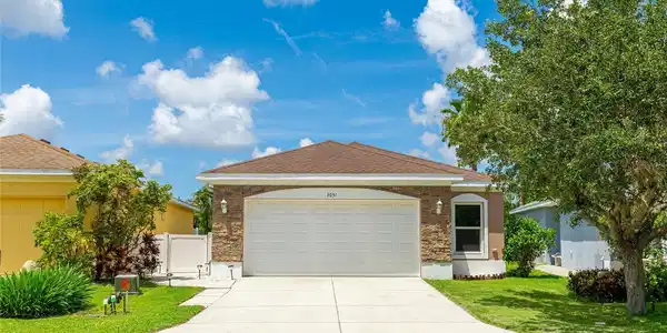 3051 27 COURT E