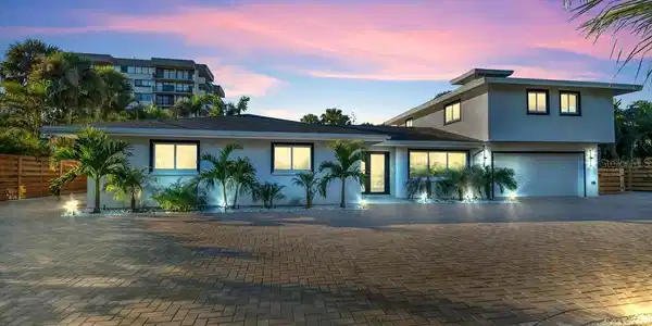 5624 CAPE LEYTE DRIVE