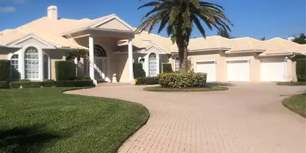895 MACEWEN DRIVE