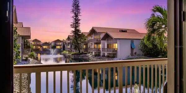 1087 LAKE HOUSE CIRCLE