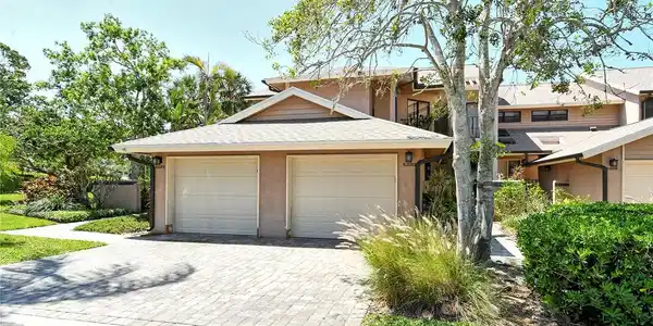 5230 LANDINGS BOULEVARD